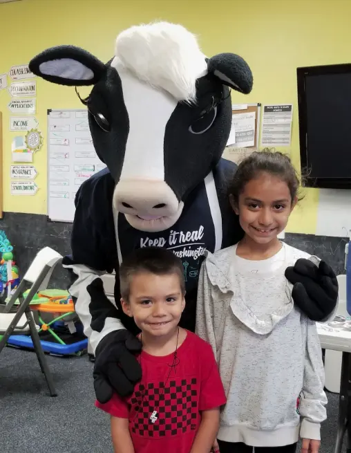 Washington Dairy visits Seattle shelter